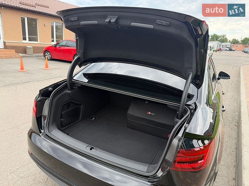 Седан Audi A4 2018 в Днепре