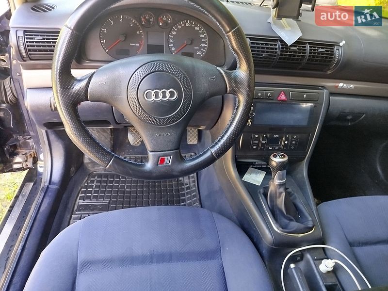 Седан Audi A4 2000 в Краснокутську