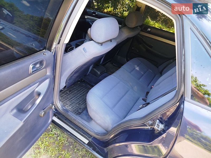 Седан Audi A4 2000 в Краснокутске