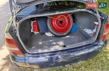 Седан Audi A4 2000 в Краснокутске