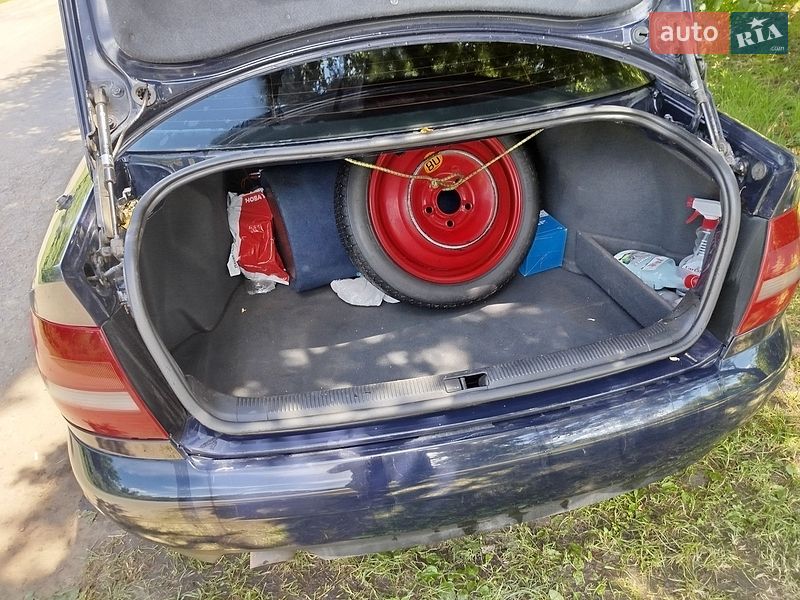 Седан Audi A4 2000 в Краснокутске