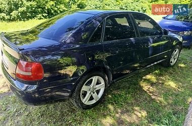 Седан Audi A4 2000 в Краснокутске