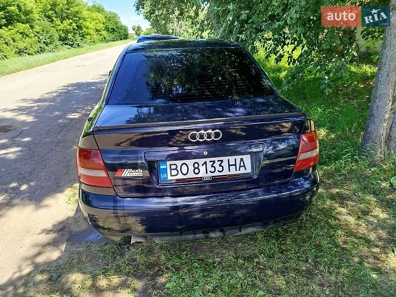 Седан Audi A4 2000 в Краснокутске