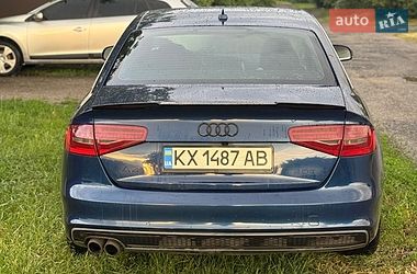 Седан Audi A4 2013 в Карловке