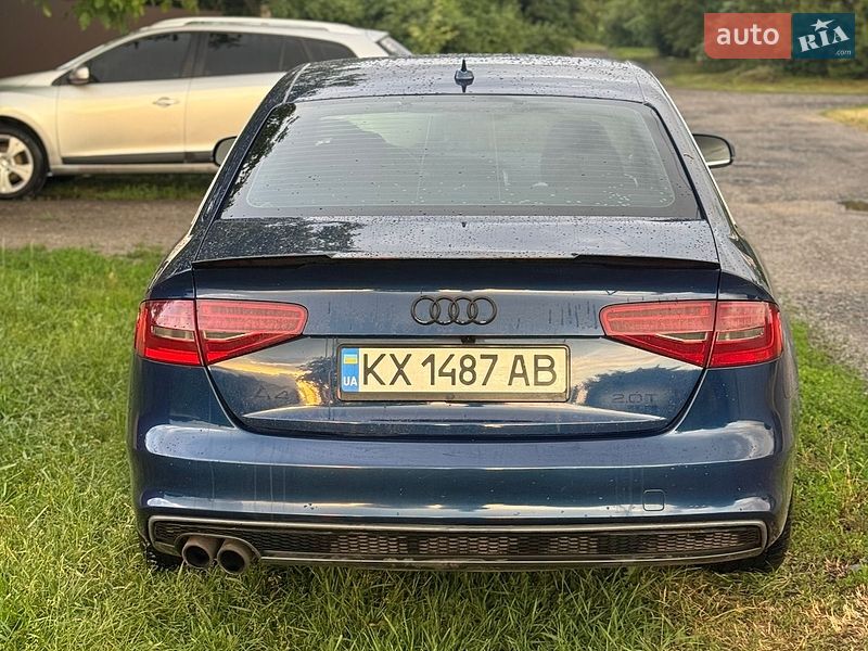 Седан Audi A4 2013 в Карловке