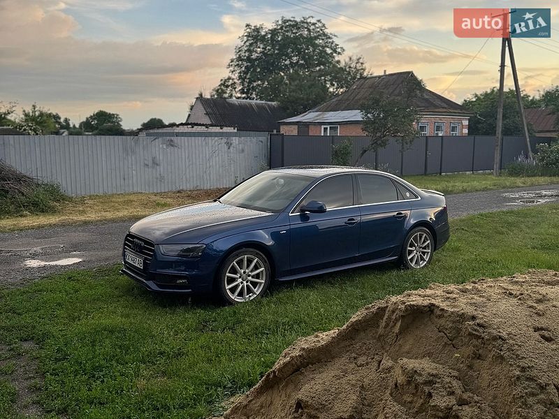Седан Audi A4 2013 в Карловке