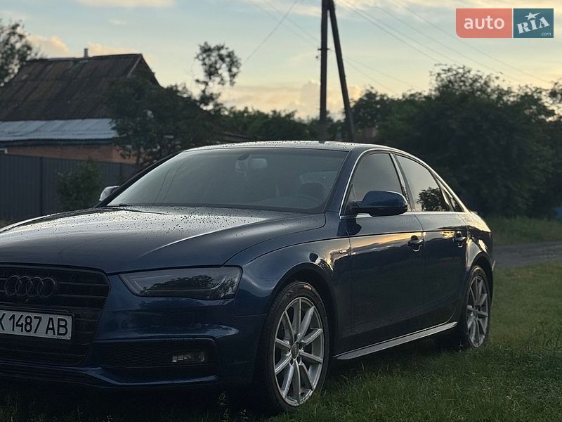 Седан Audi A4 2013 в Карловке