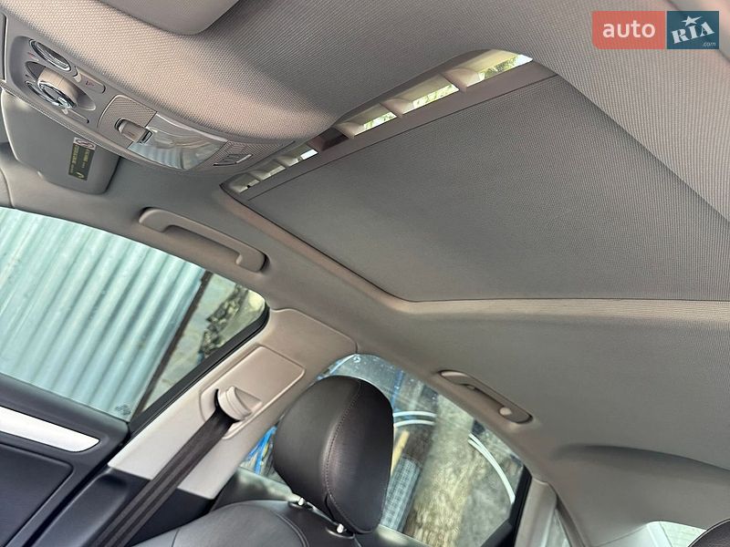 Седан Audi A4 2013 в Карловке