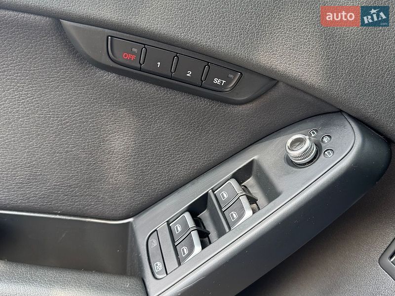 Седан Audi A4 2013 в Карловке