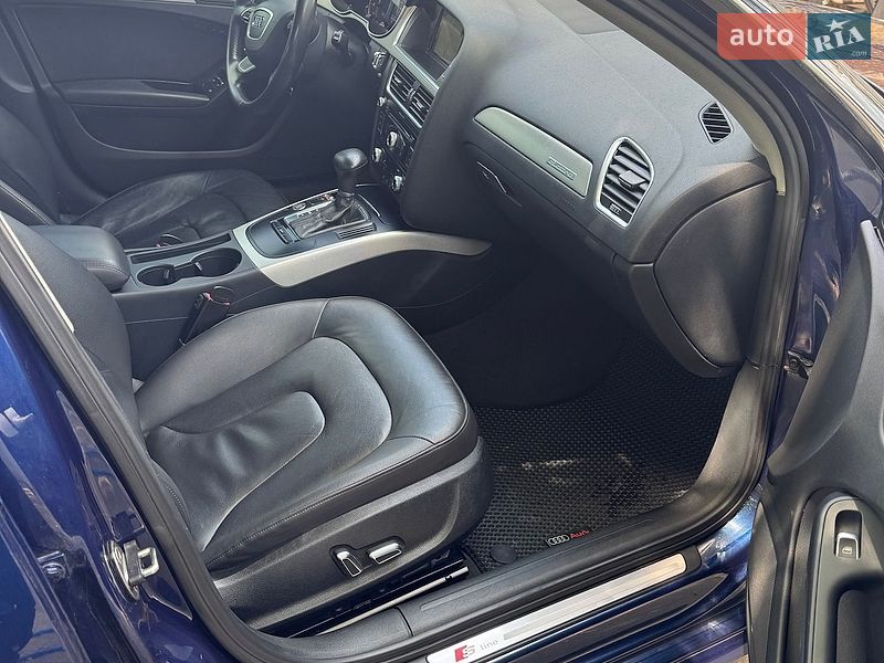 Седан Audi A4 2013 в Карловке