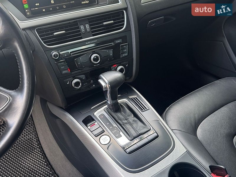 Седан Audi A4 2013 в Карловке