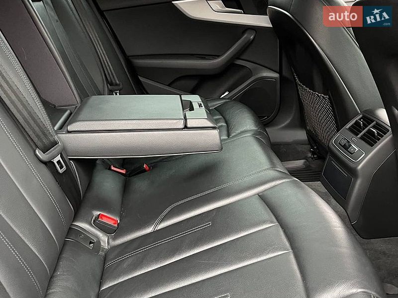 Седан Audi A4 2015 в Кам'янському