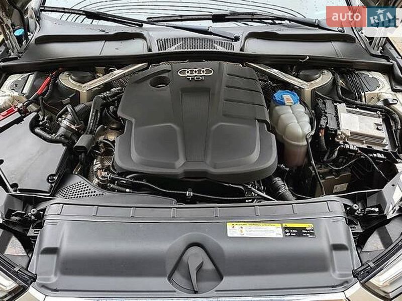 Седан Audi A4 2015 в Кам'янському