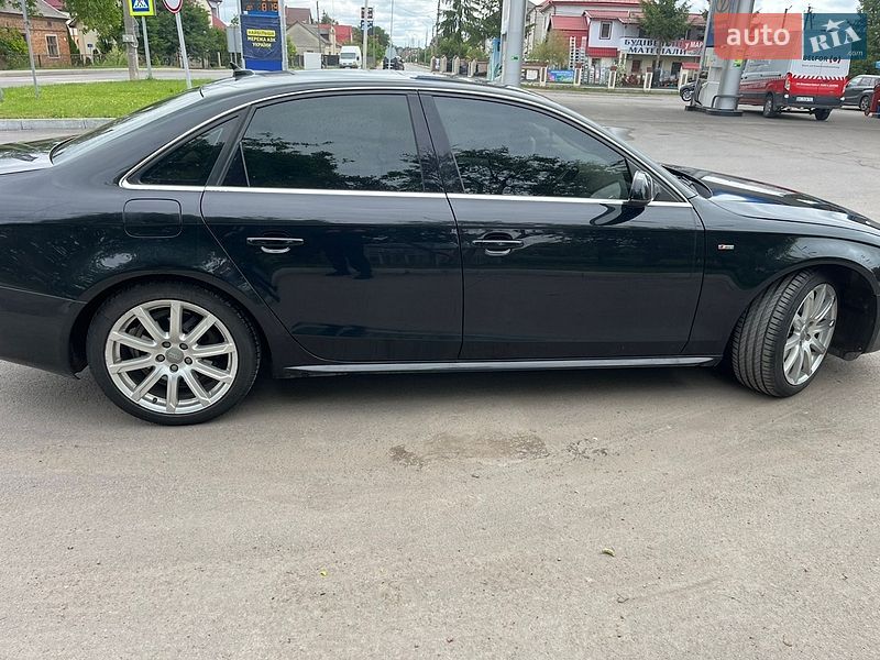 Седан Audi A4 2012 в Городку