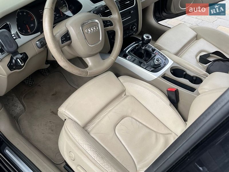 Седан Audi A4 2012 в Городку