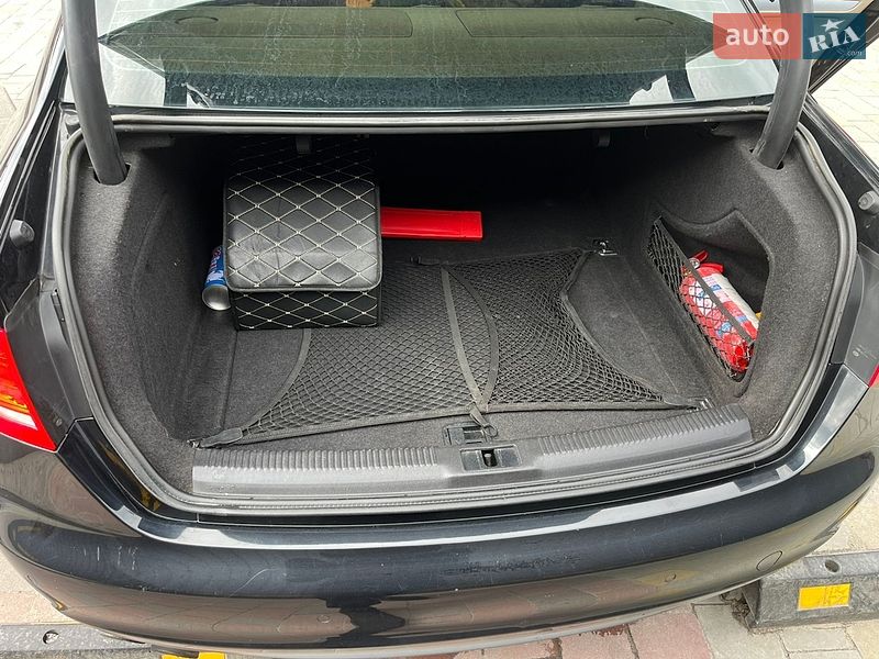 Седан Audi A4 2012 в Городку