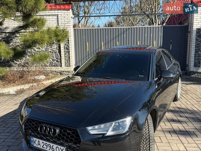 Седан Audi A4 2016 в Святопетрівське