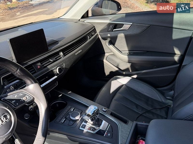 Седан Audi A4 2016 в Святопетрівське