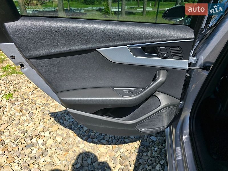 Седан Audi A4 2018 в Стрию