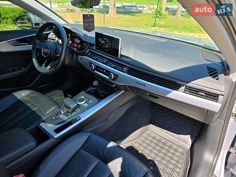 Седан Audi A4 2018 в Стрию