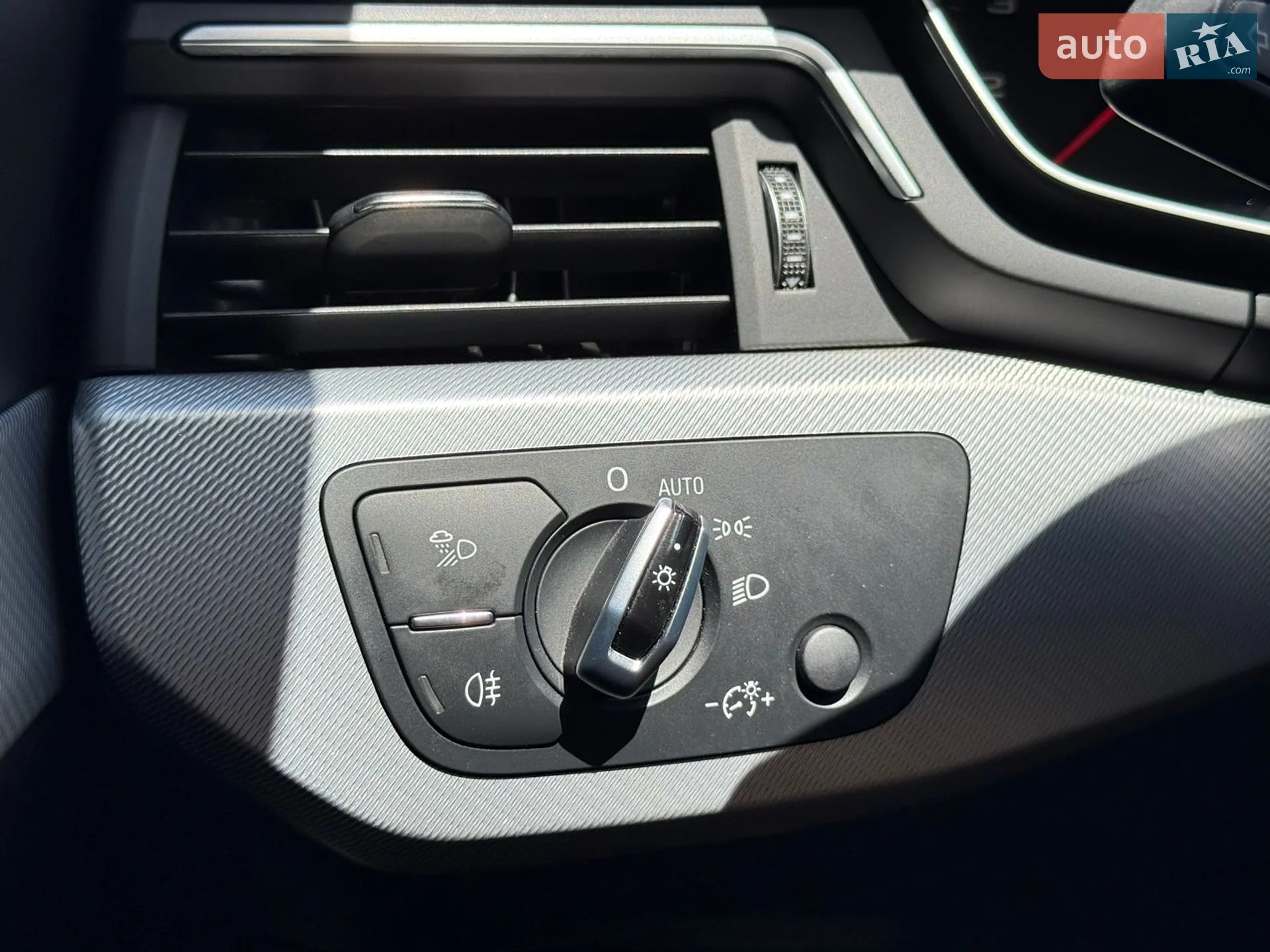 2016 Audi A4 - мініатюра 24