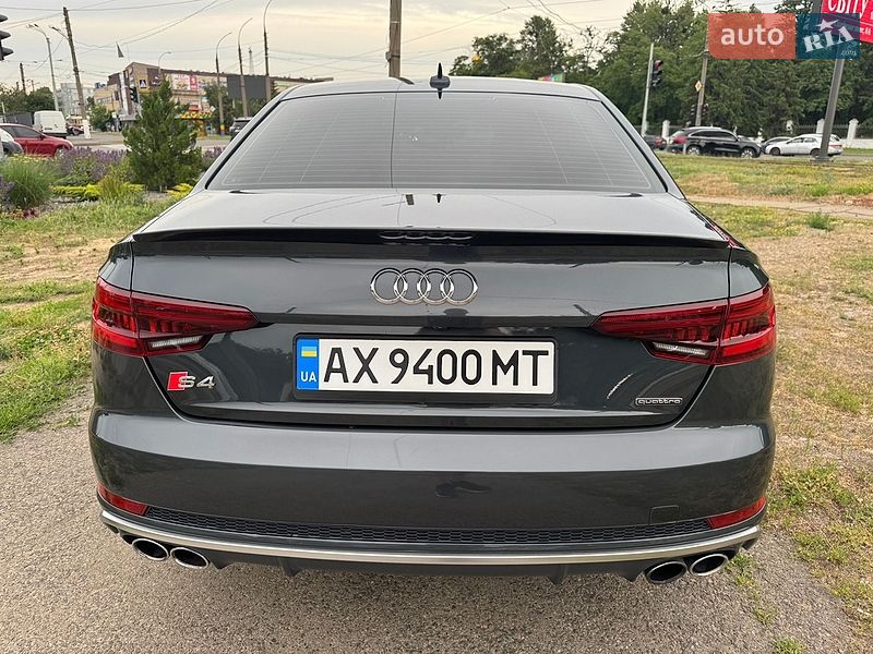 Седан Audi A4 2018 в Харькове