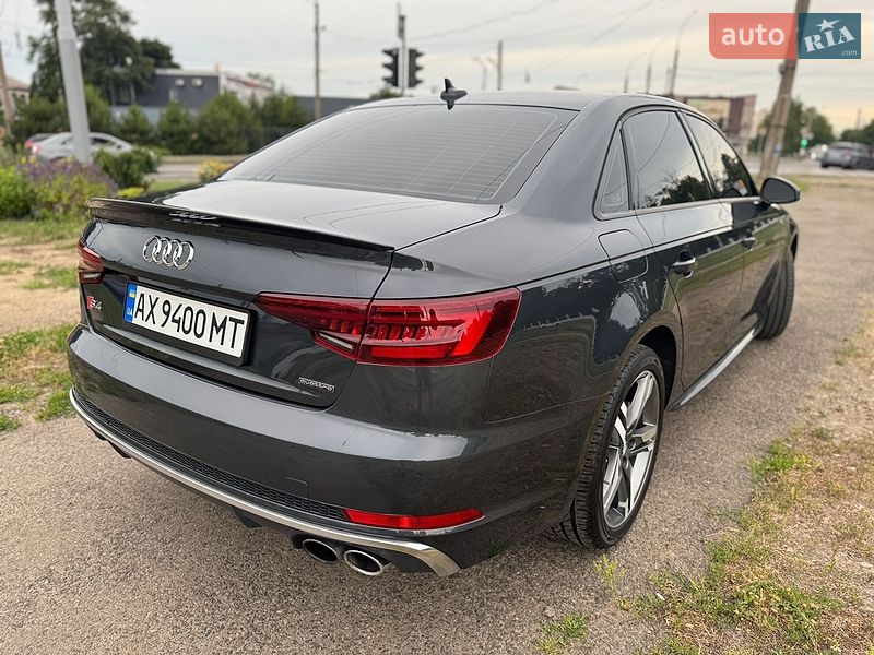 Седан Audi A4 2018 в Харькове