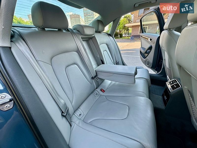 Седан Audi A4 2016 в Киеве