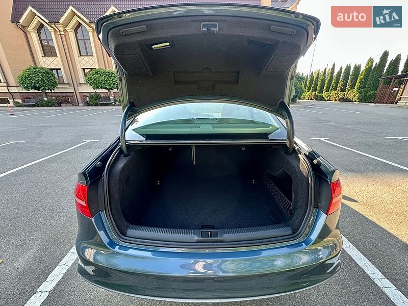 Седан Audi A4 2016 в Киеве