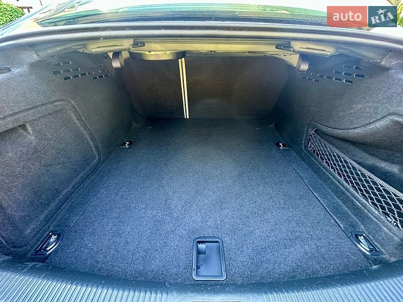 Седан Audi A4 2016 в Киеве