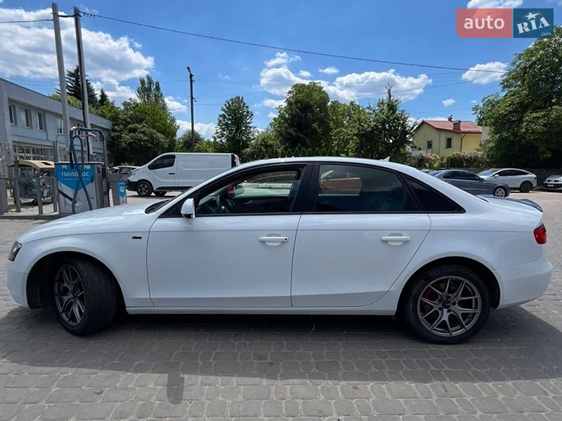Седан Audi A4 2013 в Львові