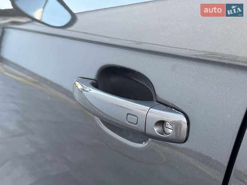 Седан Audi A4 2014 в Львове