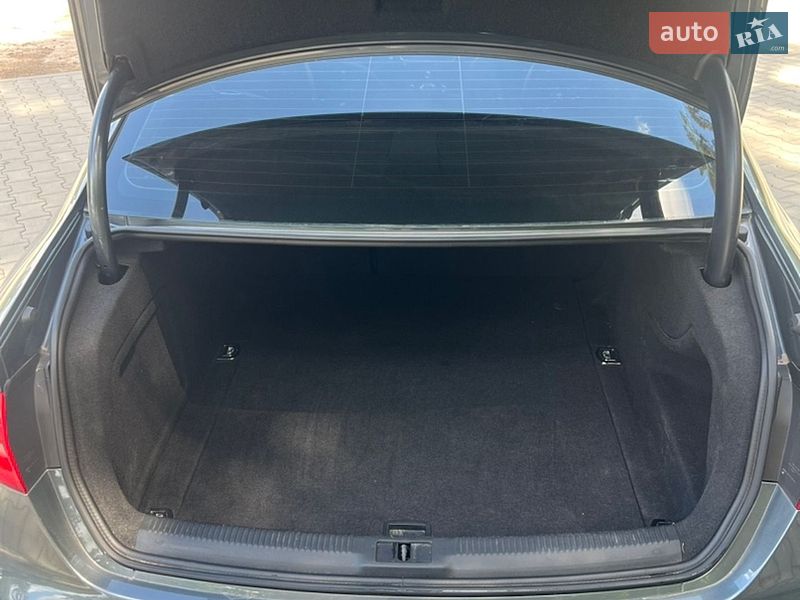 Седан Audi A4 2015 в Коростені