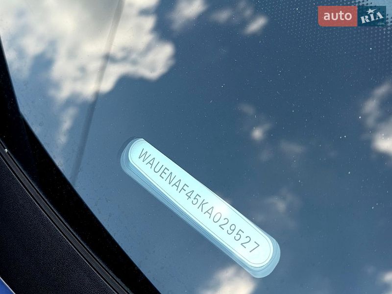 Седан Audi A4 2018 в Сумах