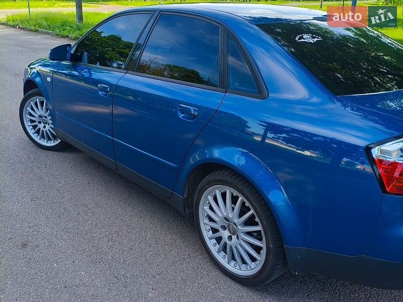 Седан Audi A4 2002 в Ромнах