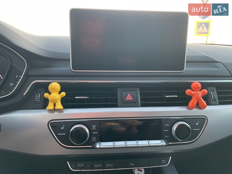 Седан Audi A4 2016 в Львове