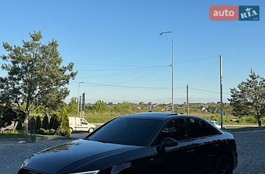 Седан Audi A4 2016 в Львові Седан Audi A4 2016 в Львові