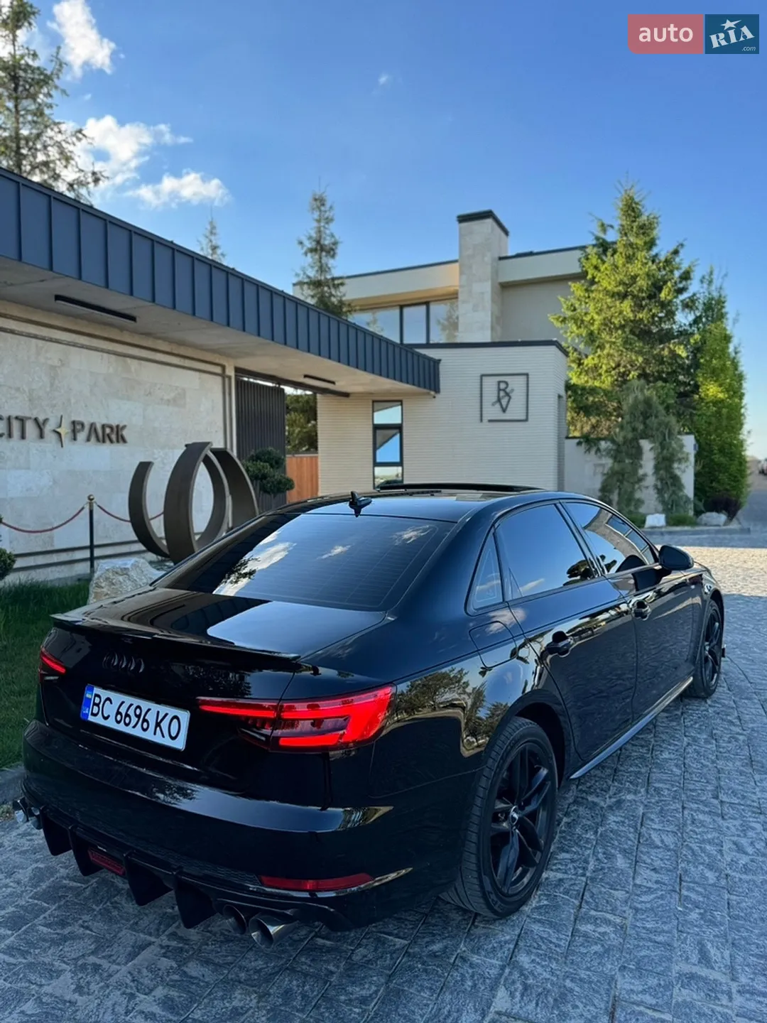 Audi A4 2016 VIN WAUDNAF45HN051170 фото оголошення 12 з 29
