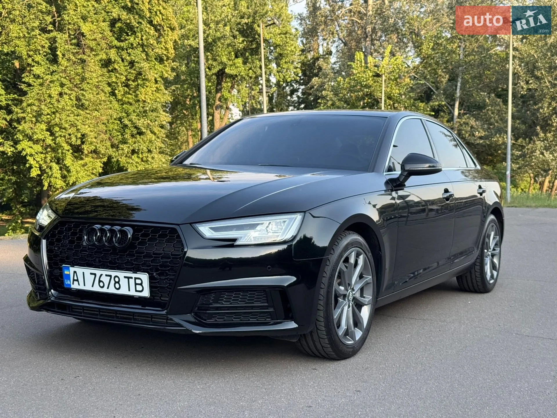 Audi A4 2016 VIN WAUBNAF47HN005962 фото оголошення 2 з 5