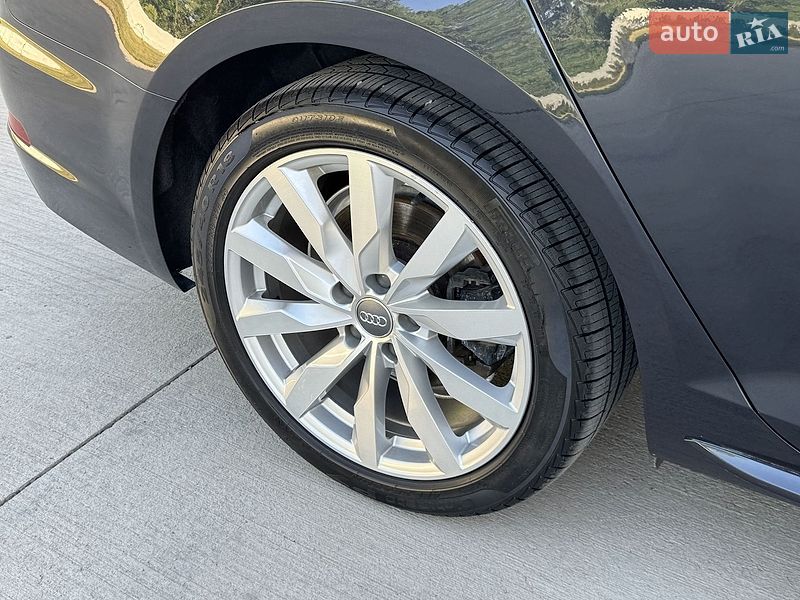 Седан Audi A4 2018 в Луцке