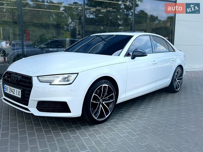 Седан Audi A4 2015 в Кропивницькому