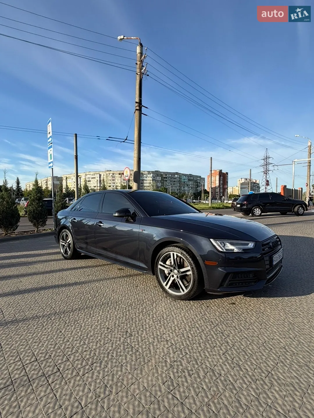 Audi A4 2018 VIN WAUENAF48JN015659 фото оголошення 5 з 24