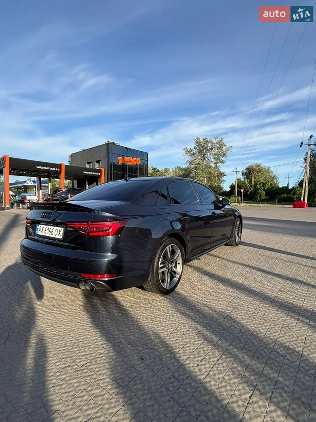 Audi A4 2018 VIN WAUENAF48JN015659 фото оголошення 7 з 24