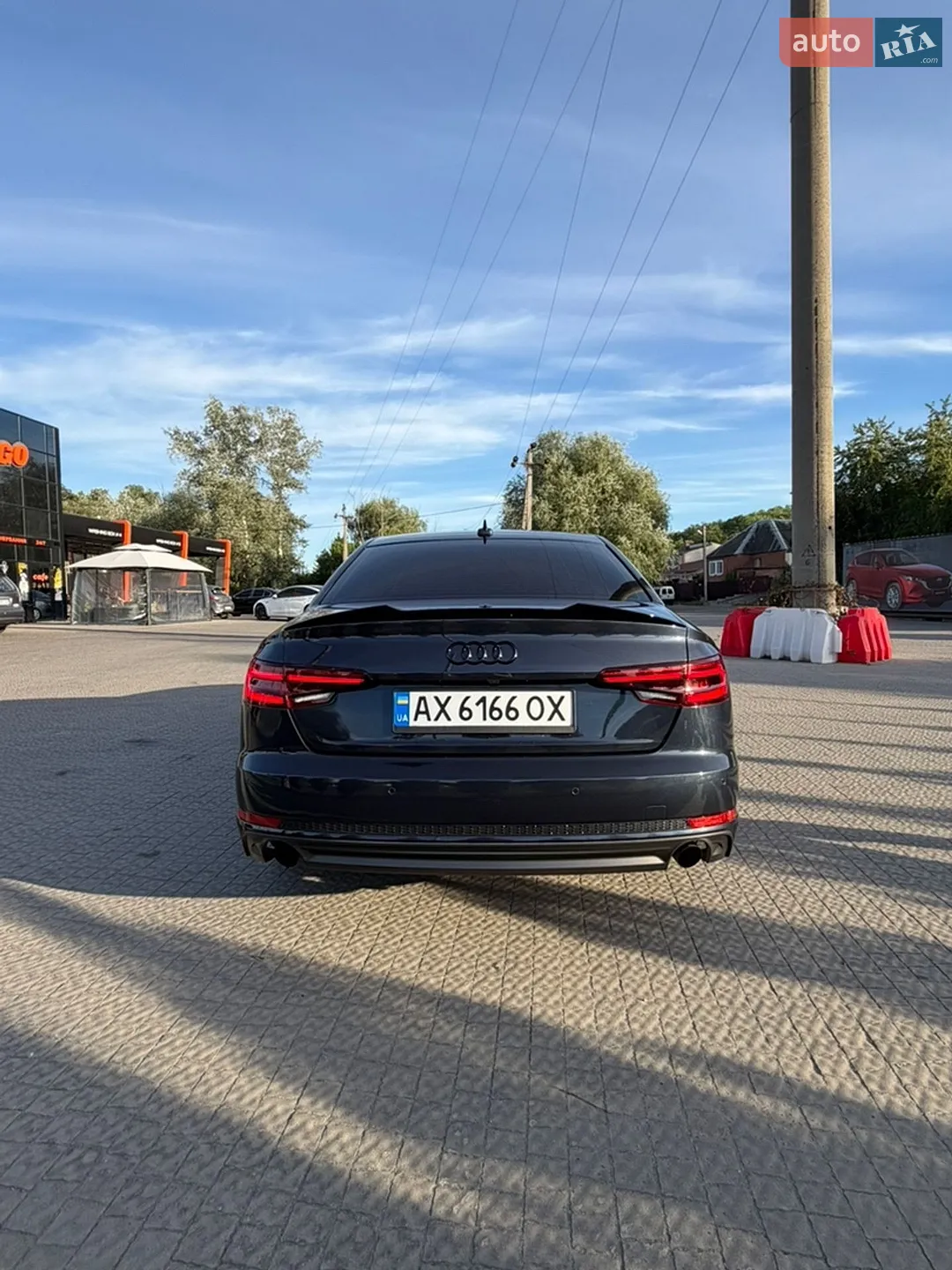 Audi A4 2018 VIN WAUENAF48JN015659 фото оголошення 9 з 24