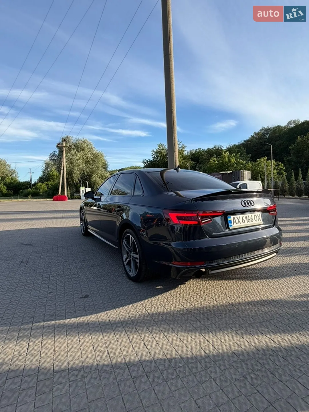 Audi A4 2018 VIN WAUENAF48JN015659 фото оголошення 8 з 24