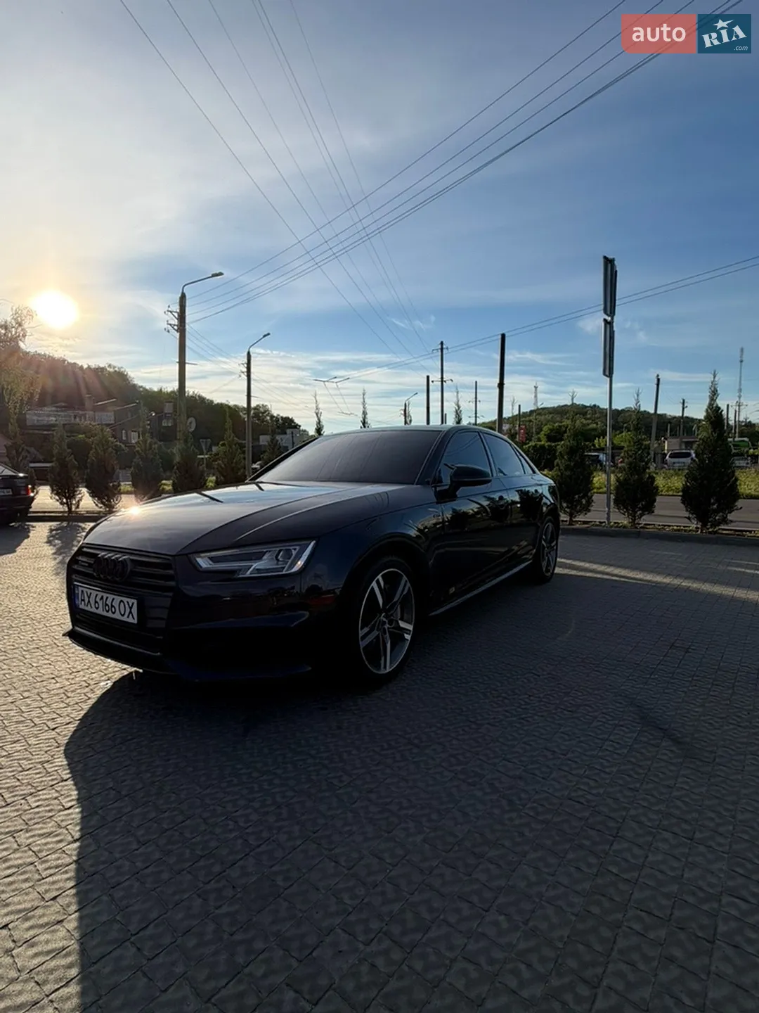 Audi A4 2018 VIN WAUENAF48JN015659 фото оголошення 3 з 24