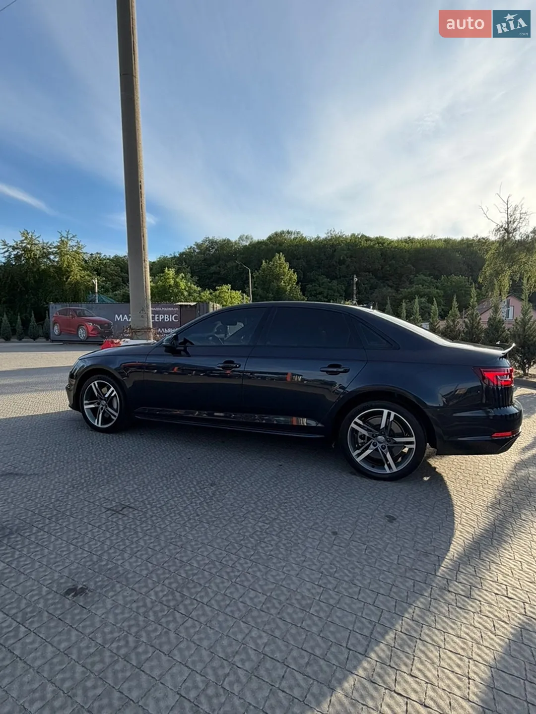 Audi A4 2018 VIN WAUENAF48JN015659 фото оголошення 6 з 24