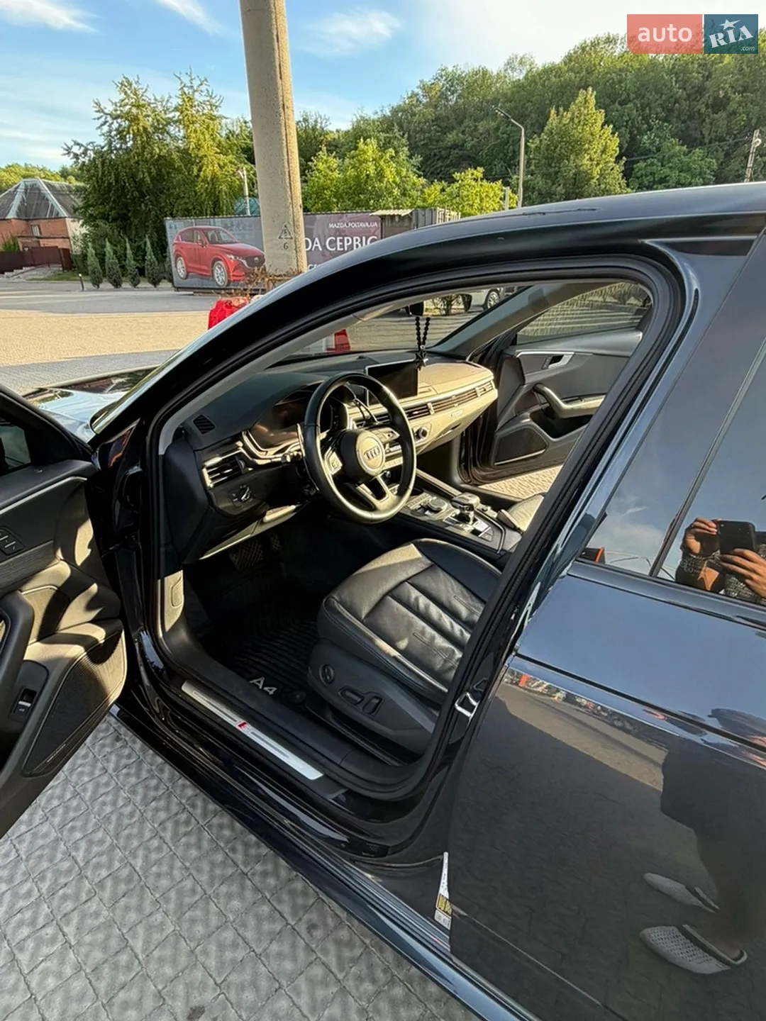 Audi A4 2018 VIN WAUENAF48JN015659 фото оголошення 15 з 24