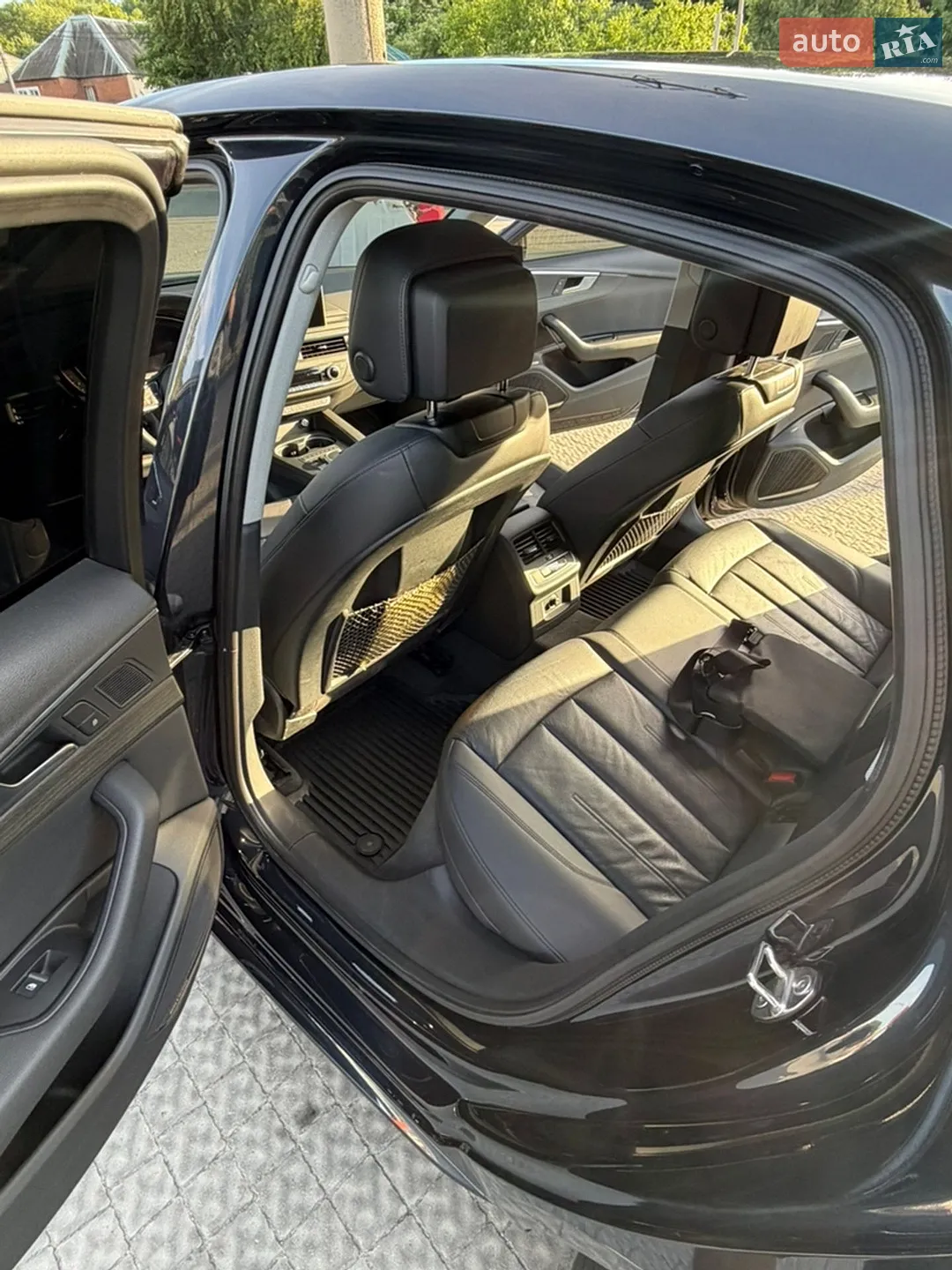 Audi A4 2018 VIN WAUENAF48JN015659 фото оголошення 16 з 24