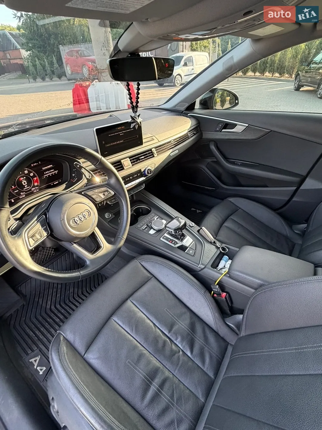 Audi A4 2018 VIN WAUENAF48JN015659 фото оголошення 19 з 24